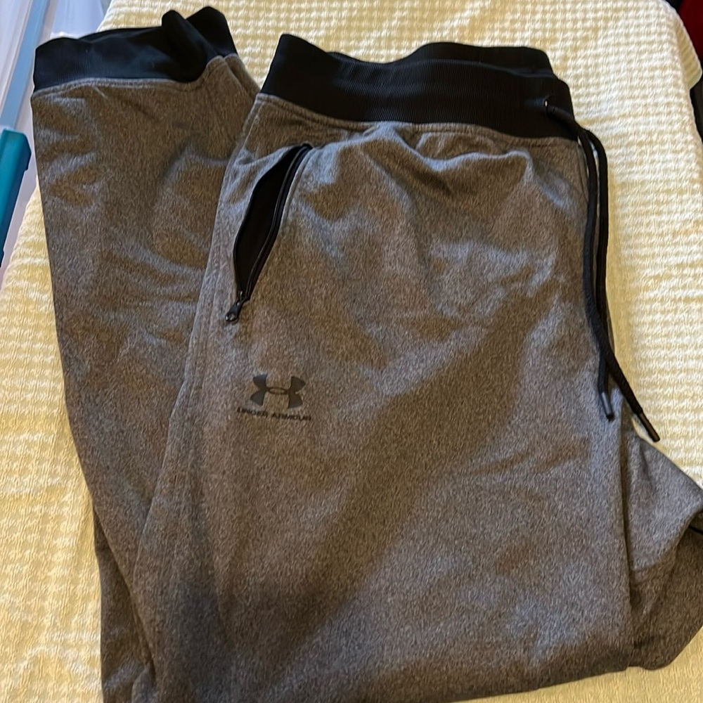 Men’s Under Armour Joggers, SZ: XL